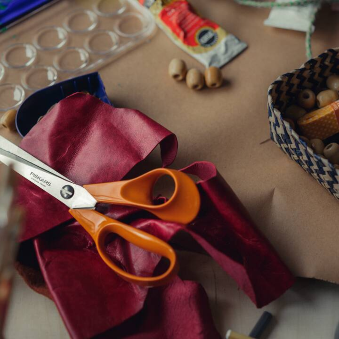 Fiskars Classic 21cm scissors cutting fabric for crafts